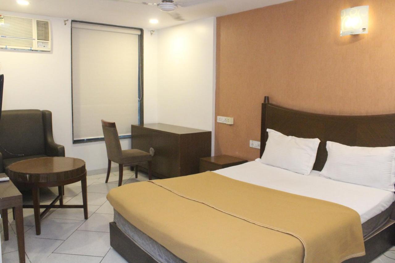Hotel Western Court Boisar Exterior photo